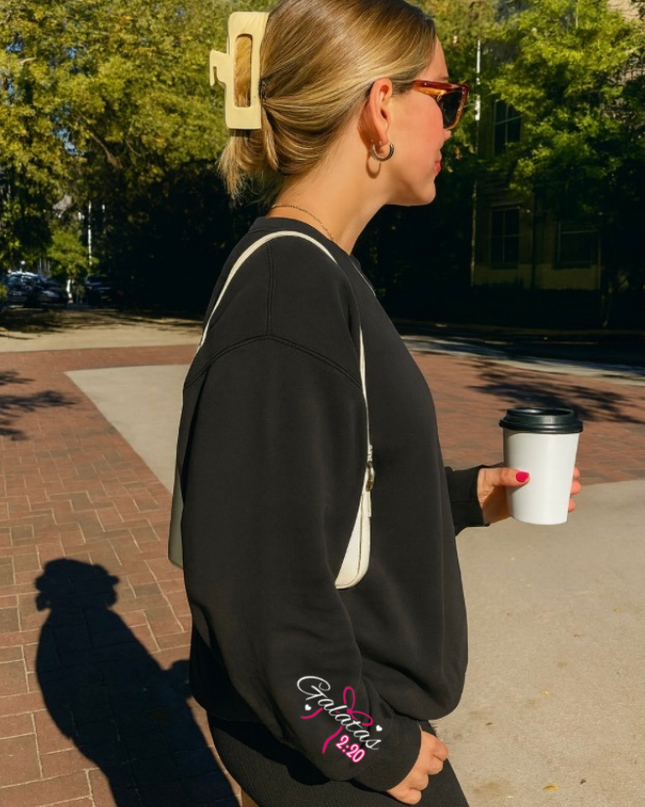 CRISTO VIVE EN MI WOMENS CREWNECK SWEATSHIRT